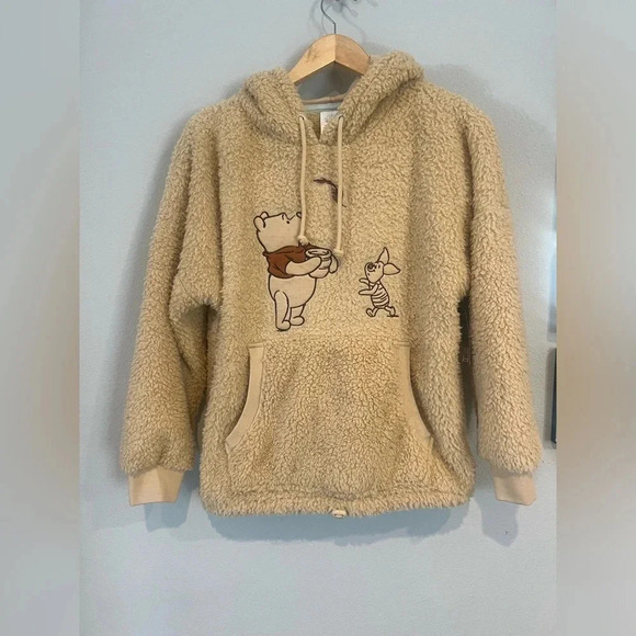 Disney Parks Winnie the Pooh and Piglet Ladies Fluffy Hooded Sweatshirt Sz L NWT - Picture 1 of 3